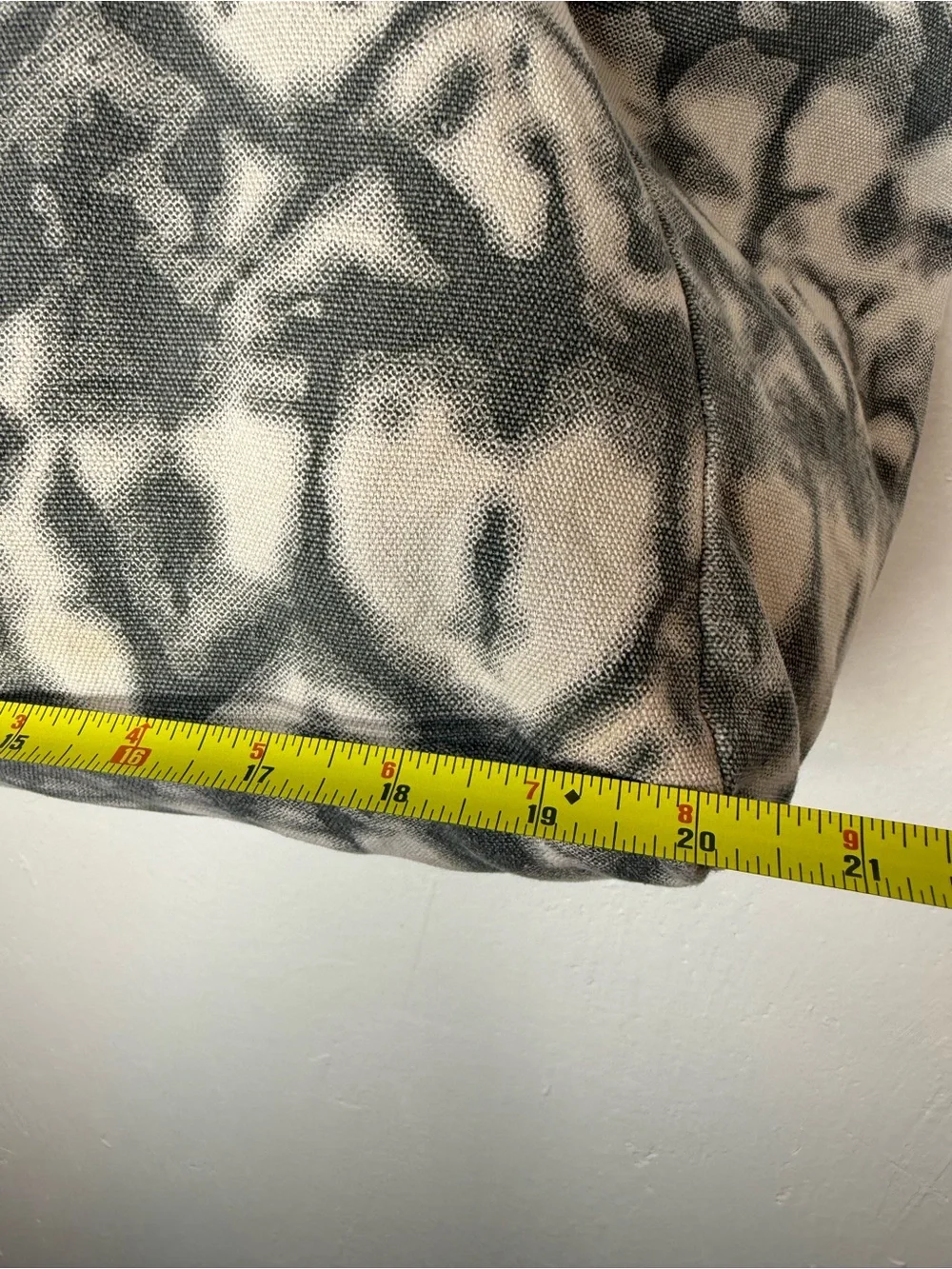 ALO Yoga Gray Tie-Dye Canvas Tote - Picture 6 of 13